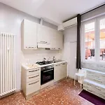 Moderno E Luminoso Monolocale Con Terrazza Privata