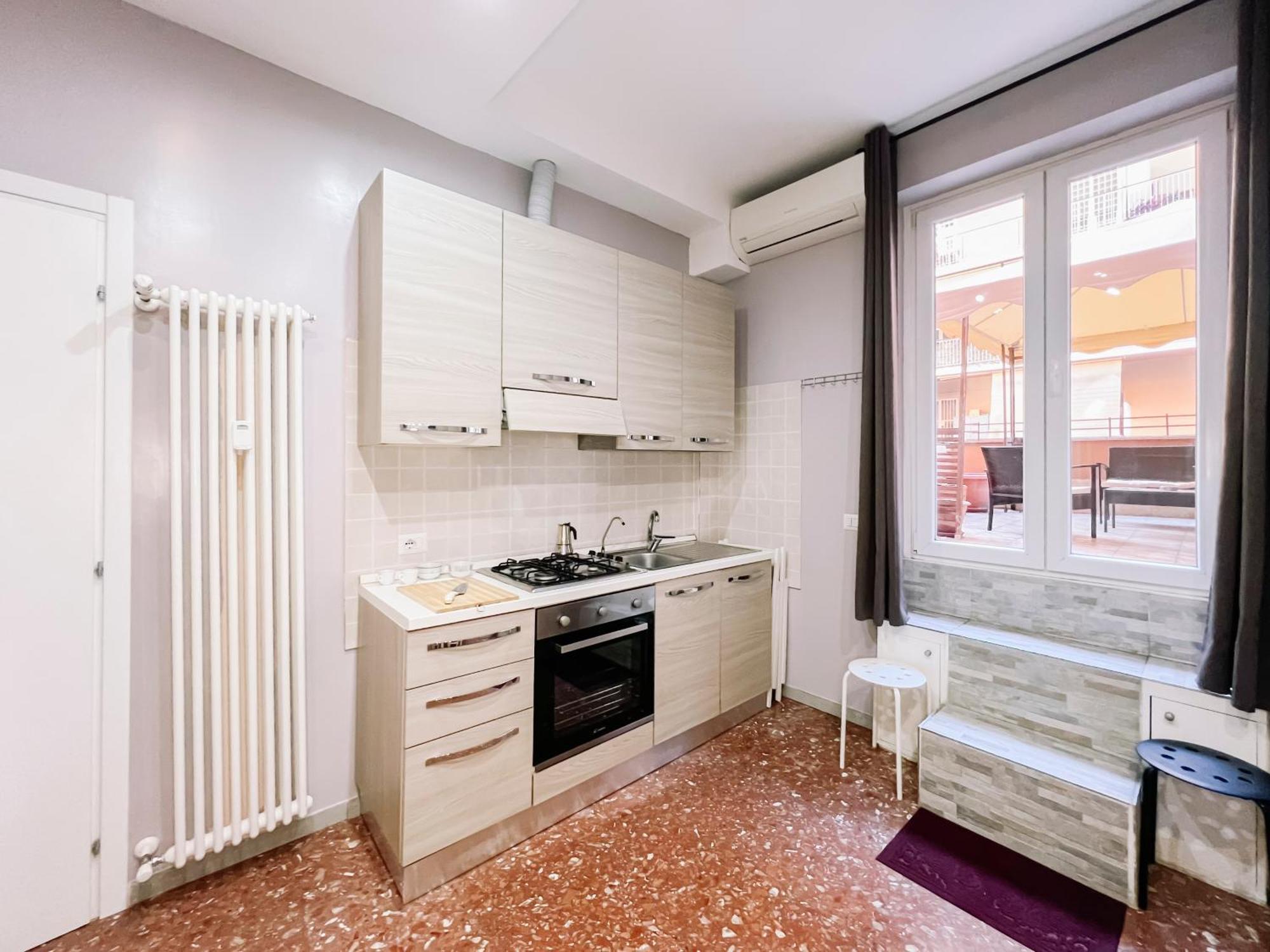 Moderno E Luminoso Monolocale Con Terrazza Privata