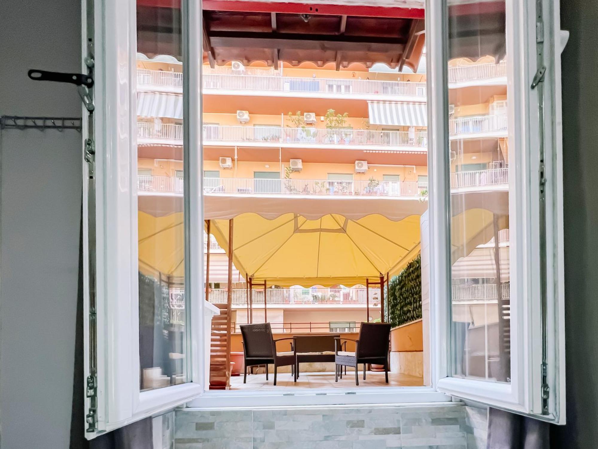 Moderno E Luminoso Monolocale Con Terrazza Privata *